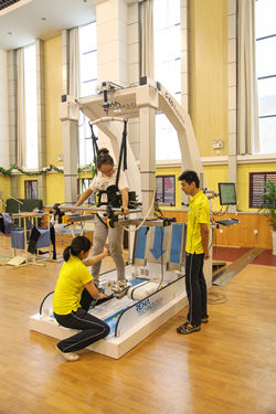 《江南晚报》轮盘在线
体验日：现代康复医学，让很多卧床病人走起来376.png